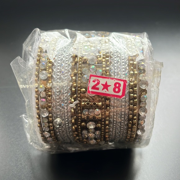 🔑🗝💎 Gold & Silver Bangles - Picture 3 of 3